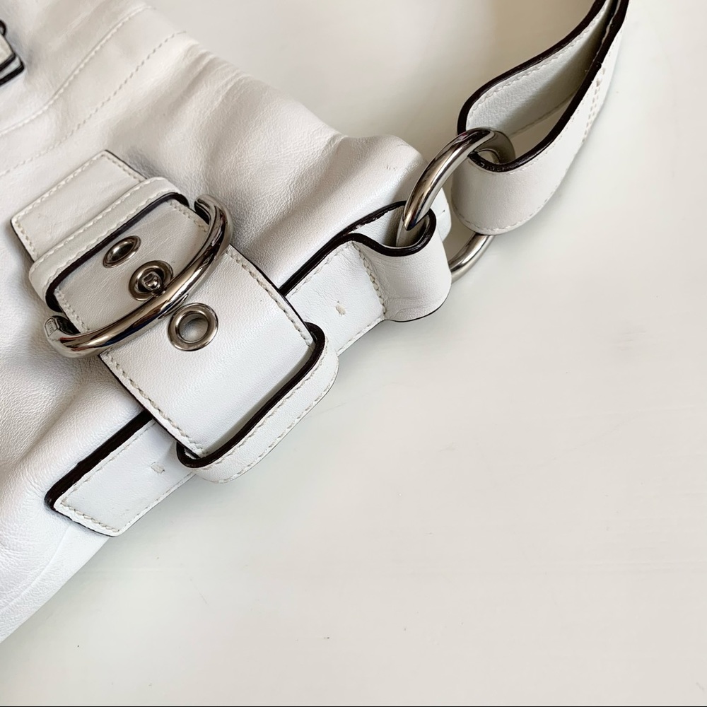 White Leather coach buckle shoulder bag - Picture 6 of 15